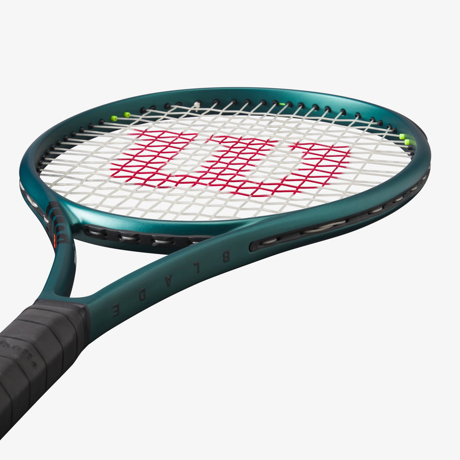 2024 Wilson BLADE 100 V9 Tennis Racket